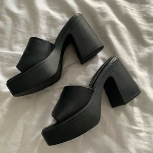 Palomaa Block-Heel Mule Sandals